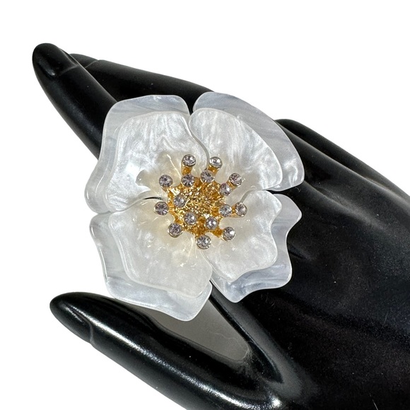 House Of Adornments Jewelry - Stunning pearl lucite white flower ring with golden and rhinestone accen…